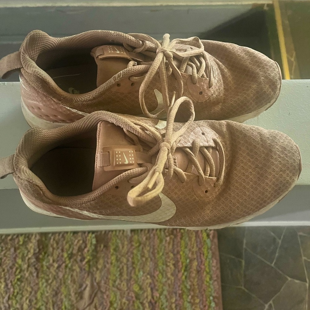Nike tennis shoes